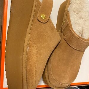 Joyspun Cozy Faux-Suede Shearling Clogs in Camel